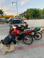 PRF prende dois homens e recupera dois veículos em Parnamirim/RN