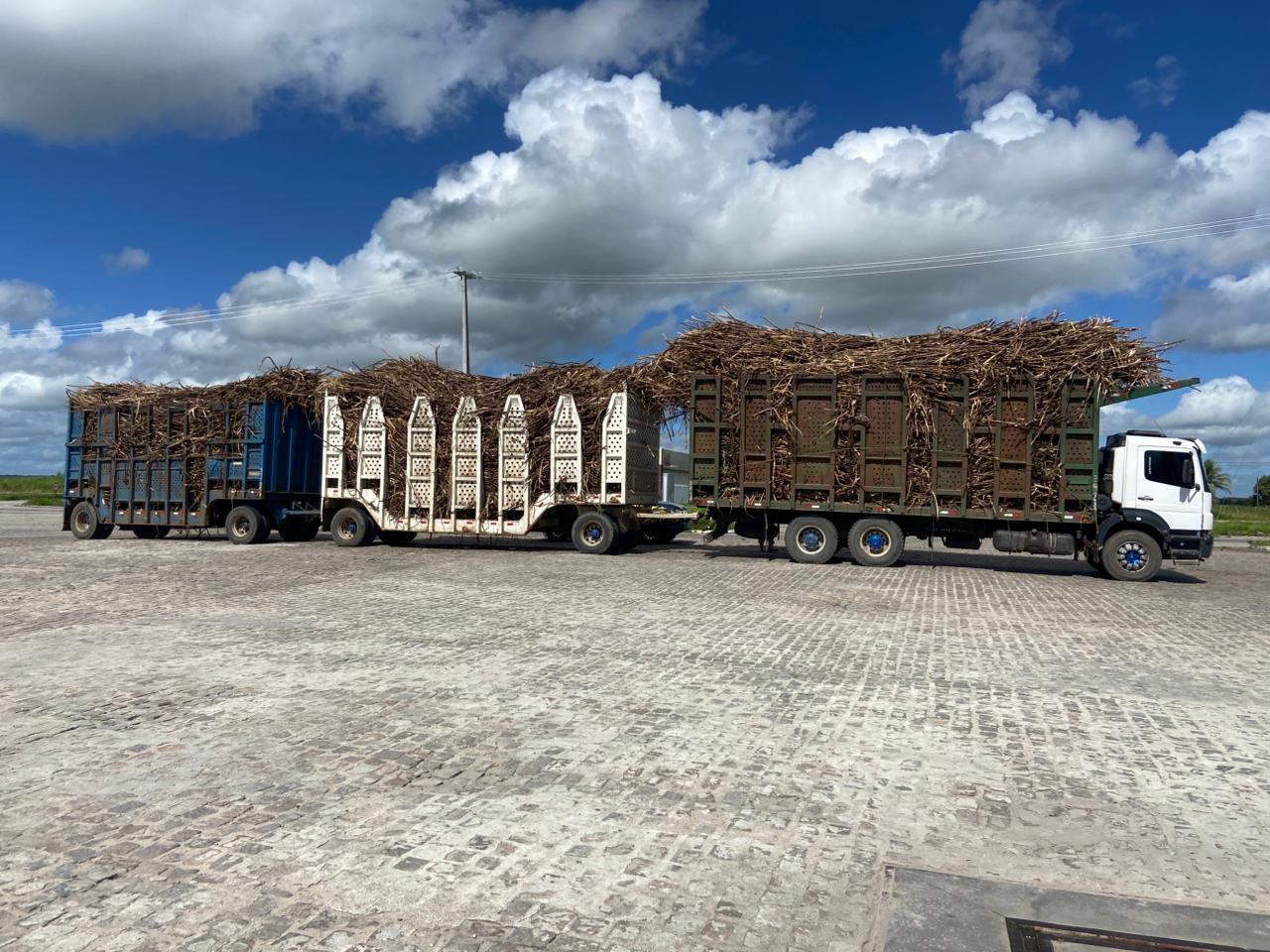 Caminhão com excesso de peso.