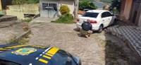PRF recupera veículo roubado após acompanhamento tático em Natal/RN