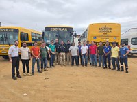 PRF realiza fiscalização educativa em ônibus escolares em Santa Cruz/RN