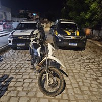 PRF recupera motocicleta adulterada e apreende adolescente em Santa Cruz/RN