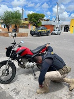 PRF recupera motocicleta furtada com sinais de adulteração em Tangará/RN