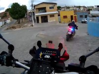 PRF prende traficante após acompanhamento tático e tentativa de descarte de entorpecentes no Seridó