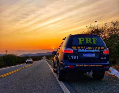 Veículo estava com sinais identificadores adulterados e as placas remetiam a outro automóvel