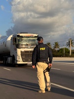 PRF detem dupla com cigarros eletrônicos contrabandeados em São Gonçalo do Amarante/RN