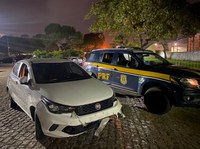 PRF prende dupla de assaltantes em Parnamirim/RN e recupera carro roubado