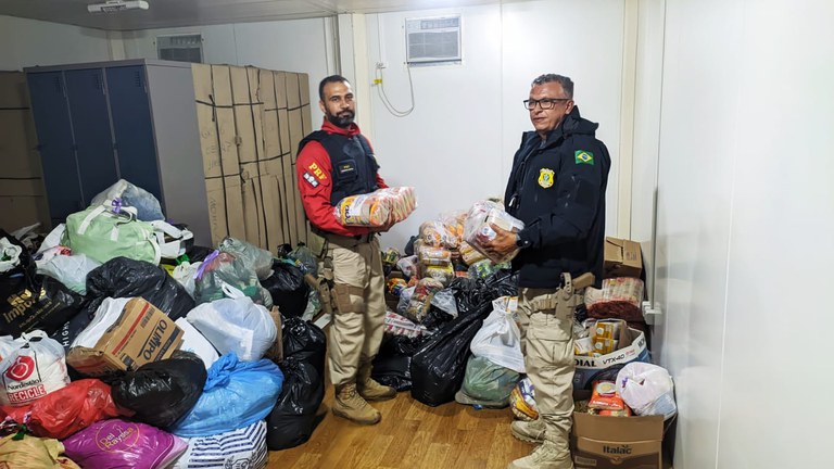PRF/RN realiza segunda entrega da campanha de arrecadação em benefício das vítimas das enchentes em Pernambuco