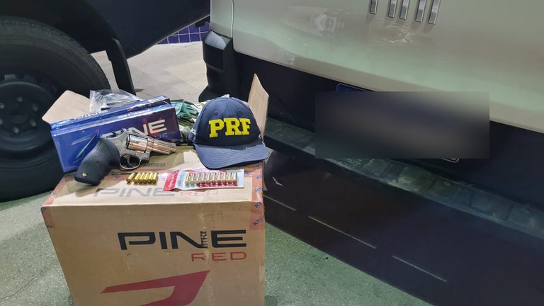 20210930 - Cigarros, arma e adulteração (2).jpg