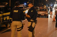 PRF detém condutor com teor alcoólico superior  ao dobro do limite para prisão na BR-101 em Parnamirim/RN
