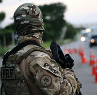 PRF recupera dois veículos clonados e apreende arma em Parnamirim/RN