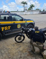 PRF recupera motocicleta com registro de furto na BR-101 em São José do Mipibu/RN