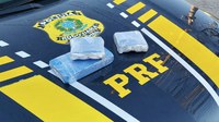Mulher é presa pela PRF com dois quilos de cocaína na bolsa