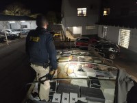 PRF apreende caminhão carregado de vinhos importados ilegalmente da Argentina