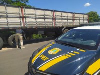 PRF apreende semirreboque com placa clonada em Porto Alegre