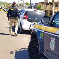 PRF prende receptador e recupera veículo roubado