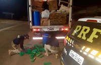 PRF apreende maconha escondida dentro de tonel com ácido em Erechim/RS