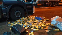 PRF prende contrabandistas com duas carretas com mercadorias em Seberi/RS