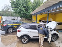 PRF prende dupla com carro clonado em Porto Alegre/RS