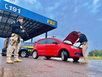 PRF prende casal com carro roubado há mais de seis anos