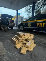 PRF prende traficante com carro roubado e apreende mais de seiscentos quilos de maconha em Caxias do Sul/RS
