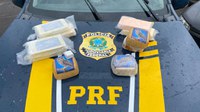PRF prende traficante com drogas escondidas em painel de carro em Rosário do Sul