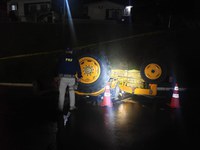 PRF atende acidente com condutor embriagado que tombou um trator em Barão/RS