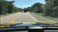 PRF flagra motorista uruguaia realizando ultrapassagem proibida em Eldorado do Sul