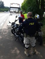 PRF prende dois motociclistas por direção perigosa em Montenegro/RS