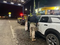 PRF prende dupla em Eldorado do Sul com carro furtado