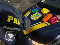 PRF prende passageiro de ônibus com crack e maconha em Bagé