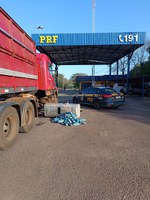 PRF apreende carreta com mais de meia tonelada de maconha nos tanques de combustível em Sarandi/RS