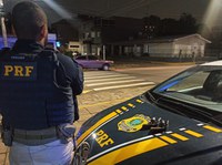 PRF prende casal com duas armas carregadas em Vacaria/RS