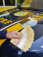 PRF prende dois criminosos com dinheiro falso em Santa Maria