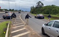 PRF recupera carro roubado há menos de um mês e prende homem em Canoas