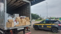 PRF apreende carga milionária de bebidas e cosméticos importados ilegalmente em Rosário do Sul