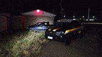 PRF recupera carro furtado e prende homem em Pantano Grande
