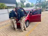PRF recupera em Passo Fundo carro furtado em Curitiba