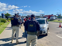 PRF flagra dupla transportando animais silvestres e pescado de forma irregular