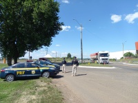 PRF prende dois foragidos durante abordagem na BR-386 em Montenegro