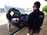 Após furtarem objetos de uma casa em Sapiranga criminosos são presos pela PRF