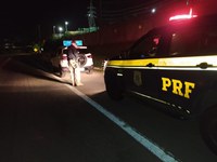 Em Caxias do Sul, PRF prende criminoso e recupera carro roubado