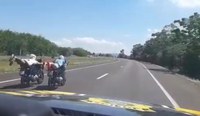 PRF intercepta motociclistas fazendo malabarismo na BR 116