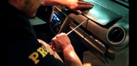 PRF prende traficante transportando cocaína escondida no painel do carro em Torres