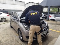 PRF recupera na BR 101 em Itajaí carro roubado no RS