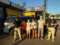 PRF resgata cão de estimação e prende criminosos com carro roubado em Caxias do Sul