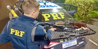 PRF apreende adolescentes e prende homem com espingardas furtadas