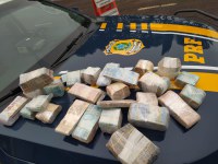 PRF apreende mais de 275 mil reais sem procedência em Vacaria