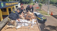 PRF intercepta caminhão carregado com cigarros e prende contrabandista em Lajeado