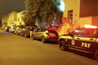 PRF intercepta comboio de veículos com carga milionária de vinhos em Dom Pedrito