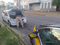 PRF prende casal e recupera veículo roubado